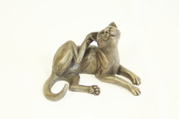 bronze resin Cat lying scratching 12 x 8 cm