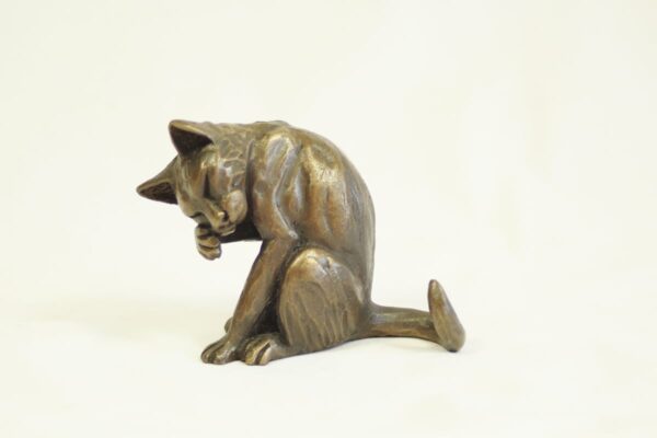 bronze resin Cat washing its face