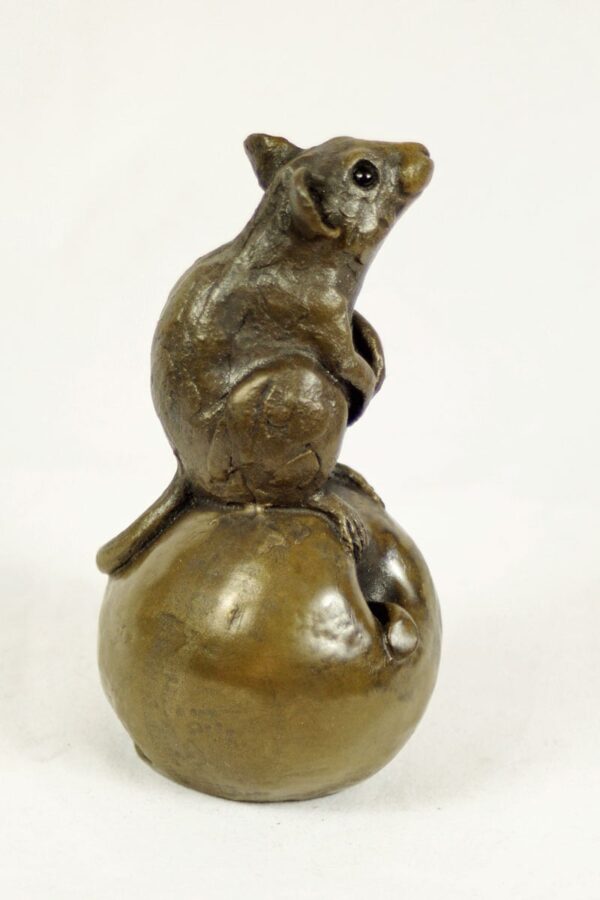 bronze resin Mouse on apple, large - MOU-004