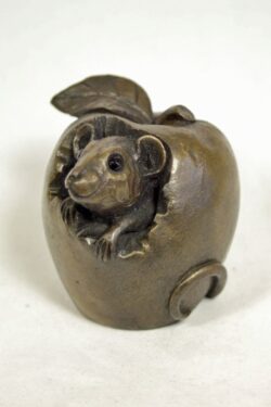 bronze resin Mouse in an apple - MOU-003