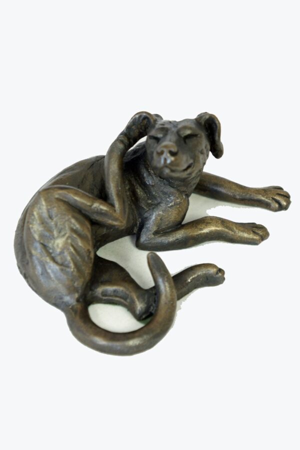 bronze resin Dog lying scratching